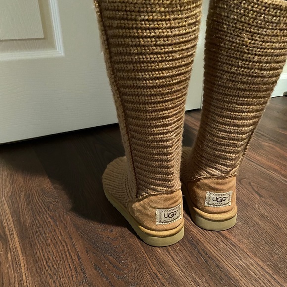 UGG Boots - Picture 3 of 6